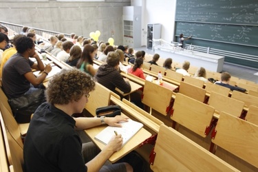 4) WiWiSET (2016-2019) verfolgt das Ziel, Faktoren zur Prognose des Studienerfolgs sowie des Studienabbruchs anhand studienfachrelevanter Eingangsvoraussetzungen in der Domäne Wirtschaftswissenschaften zu identifizieren. 4) WiWiSET (2016-2019) verfolgt das Ziel, Faktoren zur Prognose des Studienerfolgs sowie des Studienabbruchs anhand studienfachrelevanter Eingangsvoraussetzungen in der Domäne Wirtschaftswissenschaften zu identifizieren.