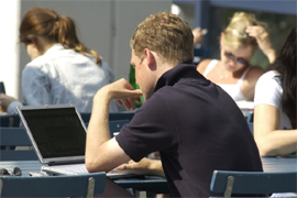 Student am Notebook