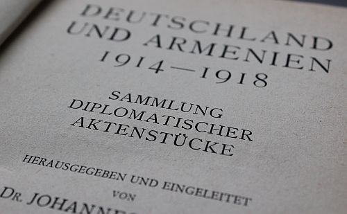 Noch im Ersten Weltkrieg veröffentlicht Johannes Lepsius die Anklageschrift „Der Todesgang des armenischen Volkes“. Nach dem Ersten Weltkrieg legt er die lange maßgebliche Edition deutscher amtlicher Quellen zum Thema vor. Foto: Dilan Tas.