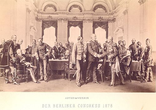 Anton von Werner: Der Berliner Congress 1878 (1881). Fotografische Reproduktion. Rechts hinten die osmanischen Verhandlungsführer Sadullah Bey, Alexander Carathéodory Pascha und Mehmed Ali Pascha. URL: http://commons.wikimedia.org/wiki/File:BASA-600K-1-1866-10- Der_Berliner_Congress,_1878.jpeg.