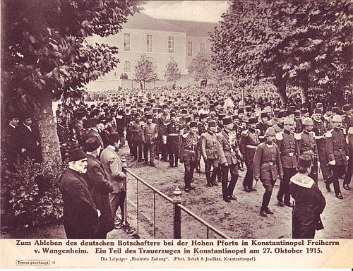 Postkarte zur Beerdigung des deutschen Botschafters Hans Freiherr von Wangenheim im Oktober 1915. URL: http://commons.wikimedia.org/wiki/File%3AAbleben_des_deutschen_Botschafters.jpg.