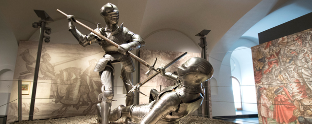 Die Rüstungen der beiden Ritter im Kampf sind historische Originale. <small>(Foto: Peter Pulkowski)</small> Die Rüstungen der beiden Ritter im Kampf sind historische Originale. <small>(Foto: Peter Pulkowski)</small>