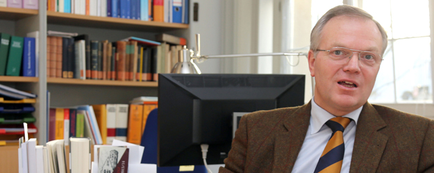 Der Kirchenrechtler Prof. Dr. Matthias Pulte gehört zu dem Beraterkreis, der sich mit der Auswahl der beteiligten Wissenschaftler beschäftigt. (Foto: Stefan F. Sämmer) Der Kirchenrechtler Prof. Dr. Matthias Pulte gehört zu dem Beraterkreis, der sich mit der Auswahl der beteiligten Wissenschaftler beschäftigt. (Foto: Stefan F. Sämmer)