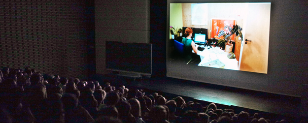 Auf dem Premierenabend des Filmischen Modellversuchs präsentierten die Studierenden ihre ohne Budget produzierten Filme. (Foto: Stefan F. Sämmer) Auf dem Premierenabend des Filmischen Modellversuchs präsentierten die Studierenden ihre ohne Budget produzierten Filme. (Foto: Stefan F. Sämmer)