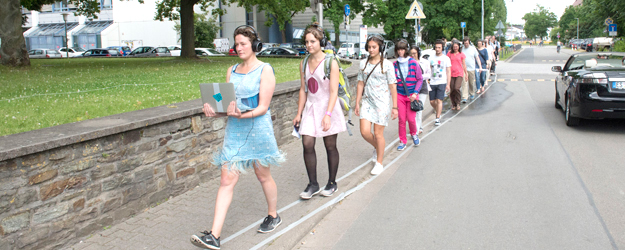 Bei einem Audiowalk über den Campus konnten die Besucherinnen und Besucher in das Jahr 2116 eintauchen. (Foto: Peter Pulkowski) Bei einem Audiowalk über den Campus konnten die Besucherinnen und Besucher in das Jahr 2116 eintauchen. (Foto: Peter Pulkowski)