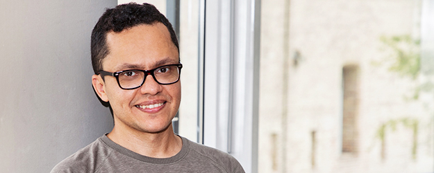 Mahmoud Hassanein ist unter anderem als Lehrkraft für den Übersetzungsunterricht vom Deutschen ins Arabische am FTSK tätig. (Foto: Britta Hoff) Mahmoud Hassanein ist unter anderem als Lehrkraft für den Übersetzungsunterricht vom Deutschen ins Arabische am FTSK tätig. (Foto: Britta Hoff)