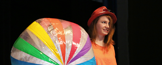 Molekularbiologin Marina Borisova erklärte in ihrem Vortrag die Auswirkungen von UV-Strahlung auf den menschlichen Körper. (Foto: Bernd Eßling) Molekularbiologin Marina Borisova erklärte in ihrem Vortrag die Auswirkungen von UV-Strahlung auf den menschlichen Körper. (Foto: Bernd Eßling)