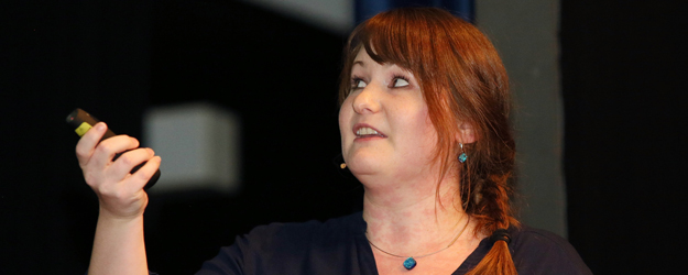 Aylin Klein vom Institut für Zoologie an der JGU zeigte in ihrem Vortrag, dass nicht nur der Mensch recycelt, sondern auch die Nervenzelle. (Foto: Bernd Eßling) Aylin Klein vom Institut für Zoologie an der JGU zeigte in ihrem Vortrag, dass nicht nur der Mensch recycelt, sondern auch die Nervenzelle. (Foto: Bernd Eßling)