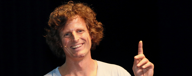 Featured Scientist Prof. Dr. Dr. Perilkles Simon vom Institut für Sportwissenschaft an der JGU präsentierte seinen Beitrag außer Konkurrenz. (Foto: Bernd Eßling) Featured Scientist Prof. Dr. Dr. Perilkles Simon vom Institut für Sportwissenschaft an der JGU präsentierte seinen Beitrag außer Konkurrenz. (Foto: Bernd Eßling)