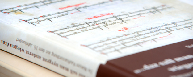 Die 58-seitige Ordnung des Mainzer Kaufhauses aus der Mitte des 15. Jahrhunderts liegt mittlerweile übersetzt und ausführlich kommentiert in Buchform vor. (Foto: Uwe Feuerbach) Die 58-seitige Ordnung des Mainzer Kaufhauses aus der Mitte des 15. Jahrhunderts liegt mittlerweile übersetzt und ausführlich kommentiert in Buchform vor. (Foto: Uwe Feuerbach)