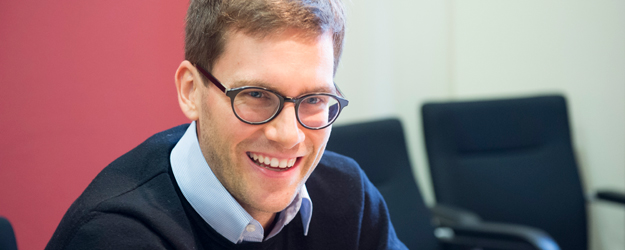 Benedict Halbroth schrieb seine beim Stiftertag 2016 ausgezeichnete Dissertation über neuartige Influenza-Impfstoffe am Graduiertenkolleg Immuntherapie der Universitätsmedizin Mainz. (Foto: Peter Pulkowski) Benedict Halbroth schrieb seine beim Stiftertag 2016 ausgezeichnete Dissertation über neuartige Influenza-Impfstoffe am Graduiertenkolleg Immuntherapie der Universitätsmedizin Mainz. (Foto: Peter Pulkowski)