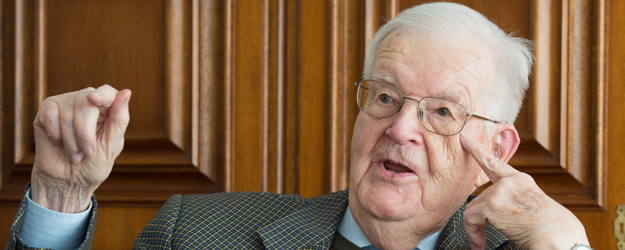 Prof. Dr. Gerhard Klages kam im Jahr 1947 kurz nach der Wiedereröffnung der Johannes Gutenberg-Universität Mainz ans hiesige Institut für Physik, um im Bereich der Experimentalphysik zu lehren und zu forschen. <small>(Foto: Peter Pulkowski)</small> Prof. Dr. Gerhard Klages kam im Jahr 1947 kurz nach der Wiedereröffnung der Johannes Gutenberg-Universität Mainz ans hiesige Institut für Physik, um im Bereich der Experimentalphysik zu lehren und zu forschen. <small>(Foto: Peter Pulkowski)</small>