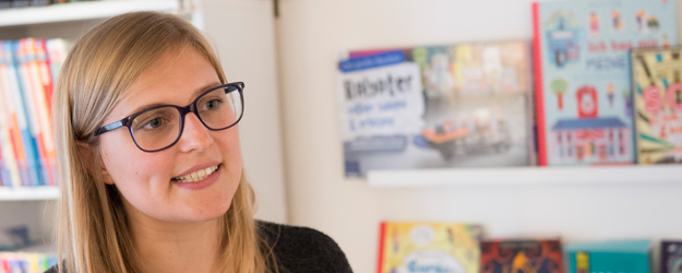 Elisabeth Windfelder hat vor ihrem Studium der Buchwissenschaft in Mainz eine Buchhändlerausbildung absolviert. (Foto: Peter Pulkowski) Elisabeth Windfelder hat vor ihrem Studium der Buchwissenschaft in Mainz eine Buchhändlerausbildung absolviert. (Foto: Peter Pulkowski)