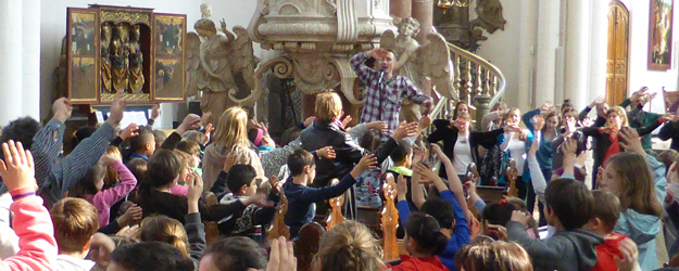 Auch eine Musikalische KinderUni mit 600 Berliner Grundschülerinnen und -schülern stand auf dem Programm. (Foto: Frank Wittmer) Auch eine Musikalische KinderUni mit 600 Berliner Grundschülerinnen und -schülern stand auf dem Programm. (Foto: Frank Wittmer)