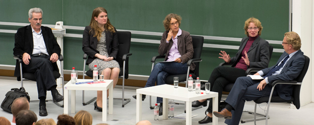 (v.l.) Prof. Dr. Alfred Hornung, Emily Hruban, Claudia Deeg, Tabea Rößner, David Schwake (Foto: Peter Pulkowski)