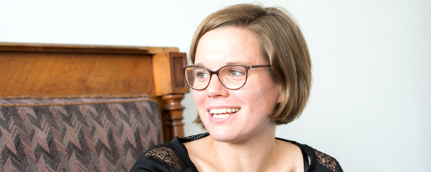 Nachwuchswissenschaftlerin Vanessa Schlüter hat im Rahmen des Mentoring-Programms auch von diversen Workshop- und Coaching-Angeboten an der JGU profitiert. (Foto: Peter Pulkowski) Nachwuchswissenschaftlerin Vanessa Schlüter hat im Rahmen des Mentoring-Programms auch von diversen Workshop- und Coaching-Angeboten an der JGU profitiert. (Foto: Peter Pulkowski)