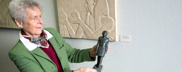 Das Replikat einer 1.600 Jahre alten Statuette des ägyptischen Priesters Tai-tai ist Teil der vom Freundeskreis Ägyptologie geförderten Ägyptologischen Studiensammlung. (Foto: Thomas Böhm) Das Replikat einer 1.600 Jahre alten Statuette des ägyptischen Priesters Tai-tai ist Teil der vom Freundeskreis Ägyptologie geförderten Ägyptologischen Studiensammlung. (Foto: Thomas Böhm)