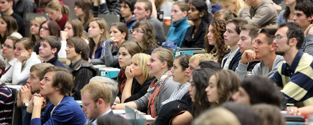 Sechs Bachelor- und 15 Masterstudiengänge haben den Besuch von Veranstaltungen des Studium generale in ihre Lehrpläne aufgenommen. (Foto: Stefan F. Sämmer) Sechs Bachelor- und 15 Masterstudiengänge haben den Besuch von Veranstaltungen des Studium generale in ihre Lehrpläne aufgenommen. (Foto: Stefan F. Sämmer)