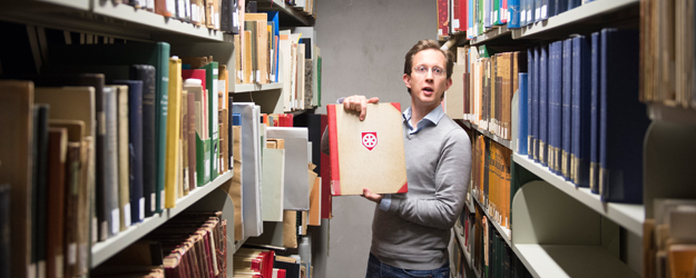 Dieser Band mit Mainzer Wappen enthält handschriftlich notierte Kompositionen aus der Reihe Dieser Band mit Mainzer Wappen enthält handschriftlich notierte Kompositionen aus der Reihe