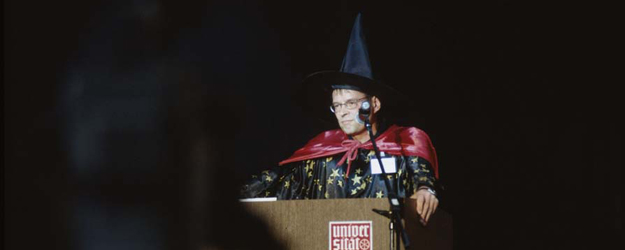 Prof. Dr. Wolfgang Tremel bei einer Harry-Potter-Show im Dezember 2001. (Foto: Thomas Hartmann)