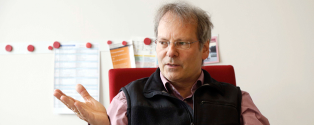 Prof. Dr. Stefan Hirschauer forscht und lehrt im Arbeitsbereich Soziologische Theorie und Gender Studies am Institut für Soziologie der Johannes Gutenberg-Universität Mainz. <small>(Foto: Stefan F. Sämmer)</small> Prof. Dr. Stefan Hirschauer forscht und lehrt im Arbeitsbereich Soziologische Theorie und Gender Studies am Institut für Soziologie der Johannes Gutenberg-Universität Mainz. <small>(Foto: Stefan F. Sämmer)</small>