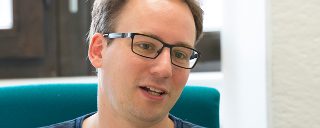 Jon Leefmann ist seit 2012 als Wissenschaftlicher Mitarbeiter an der Forschungsstelle Neuroethik / Neurophilosophie am Philosophischen Seminar der JGU tätig. <small>(Foto: Peter Pulkowski)</small> Jon Leefmann ist seit 2012 als Wissenschaftlicher Mitarbeiter an der Forschungsstelle Neuroethik / Neurophilosophie am Philosophischen Seminar der JGU tätig. <small>(Foto: Peter Pulkowski)</small>
