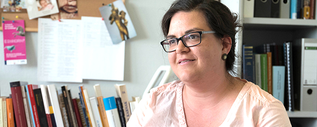 Dr. Nadine Gräßler will die Studierenden auf die Vermittlung von Ägyptologie im außeruniversitären Kontext vorbereiten. (Foto: Stefan F. Sämmer) Dr. Nadine Gräßler will die Studierenden auf die Vermittlung von Ägyptologie im außeruniversitären Kontext vorbereiten. (Foto: Stefan F. Sämmer)