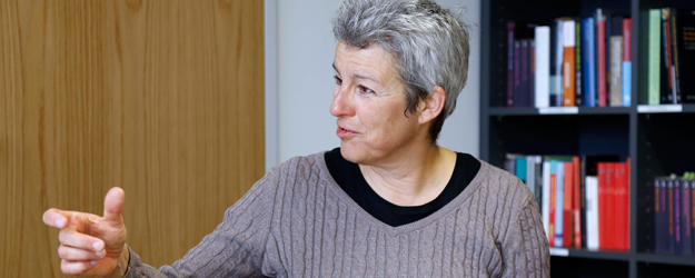 Prof. Dr. Carola Lentz arbeitet am Institut für Ethnologie und Afrikastudien der Johannes Gutenberg-Universität Mainz unter anderem zu Ethnizität und Nationalismus. <small>(Foto: Stefan F. Sämmer)</small> Prof. Dr. Carola Lentz arbeitet am Institut für Ethnologie und Afrikastudien der Johannes Gutenberg-Universität Mainz unter anderem zu Ethnizität und Nationalismus. <small>(Foto: Stefan F. Sämmer)</small>