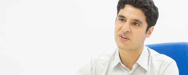 Dr. Arash Nikoubashman und seine Forschergruppe betreiben physikalische Grundlagenforschung – mit Blick auf potenzielle praktische Anwendungen. (Foto: Peter Pulkowski) Dr. Arash Nikoubashman und seine Forschergruppe betreiben physikalische Grundlagenforschung – mit Blick auf potenzielle praktische Anwendungen. (Foto: Peter Pulkowski)