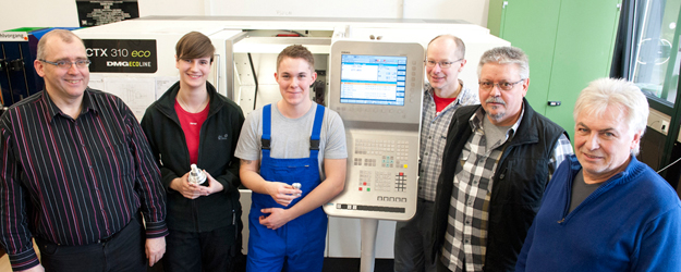 90 Prozent der im Institut tätigen Feinwerkmechaniker wurden im Haus ausgebildet und viele zeigten bei Berufswettbewerben herausragende Leistungen. (Foto: Peter Pulkowski) 90 Prozent der im Institut tätigen Feinwerkmechaniker wurden im Haus ausgebildet und viele zeigten bei Berufswettbewerben herausragende Leistungen. (Foto: Peter Pulkowski)