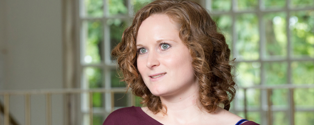 Doktorandin Nina Brück trat 2015 erstmals bei einem Science Slam auf und wurde prompt zu einem Auftritt nach Dortmund eingeladen. (Foto: Stefan F. Sämmer) Doktorandin Nina Brück trat 2015 erstmals bei einem Science Slam auf und wurde prompt zu einem Auftritt nach Dortmund eingeladen. (Foto: Stefan F. Sämmer)