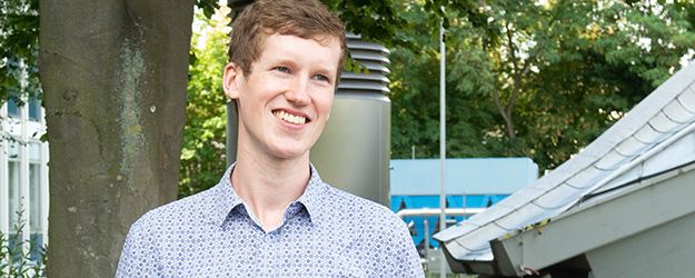 Roland Bednarz vom Department für Chemie möchte mit seinen Kolleginnen und Kollegen mehr Öffentlichkeit für wissenschaftliche Erkenntnisse zum Klimawandel schaffen. (Foto: Peter Pulkowski) Roland Bednarz vom Department für Chemie möchte mit seinen Kolleginnen und Kollegen mehr Öffentlichkeit für wissenschaftliche Erkenntnisse zum Klimawandel schaffen. (Foto: Peter Pulkowski)