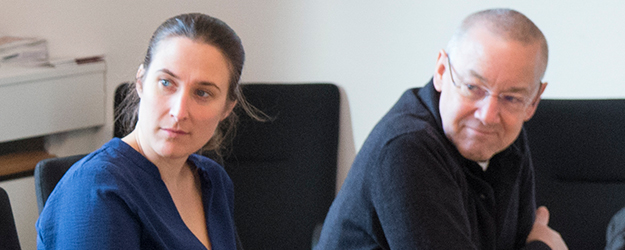 Die Lehrveranstaltungen im Rahmen von Q+ sind nicht nur ein Gewinn für die Studierenden, sondern auch für die Dozierenden selbst, betonen Prof. Helen May-Simera und Prof. Thomas Vilgis. (Foto: Peter Pulkowski) Die Lehrveranstaltungen im Rahmen von Q+ sind nicht nur ein Gewinn für die Studierenden, sondern auch für die Dozierenden selbst, betonen Prof. Helen May-Simera und Prof. Thomas Vilgis. (Foto: Peter Pulkowski)