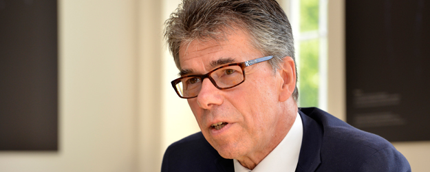 Als ehemaliger Bundesbankdirektor kennt sich Helmut Rittgen, der in Mainz VWL studiert hat, bestens mit verschiedenen Stiftungsmodellen aus. (Foto: Uwe Feuerbach) Als ehemaliger Bundesbankdirektor kennt sich Helmut Rittgen, der in Mainz VWL studiert hat, bestens mit verschiedenen Stiftungsmodellen aus. (Foto: Uwe Feuerbach)