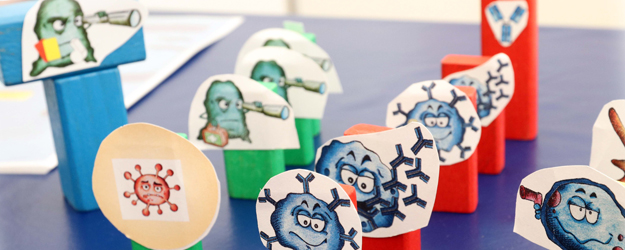 Das Forschungszentrum für Immuntherapie (FZI) präsentierte die Zellen des Immunsystems in Form von Comic-Figuren und informierte über die Funktionsweisen des Immunsystems. (Foto: Stefan F. Sämmer) Das Forschungszentrum für Immuntherapie (FZI) präsentierte die Zellen des Immunsystems in Form von Comic-Figuren und informierte über die Funktionsweisen des Immunsystems. (Foto: Stefan F. Sämmer)