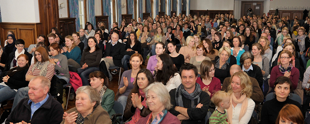 Saalfrank has given us the encouragement we need – this was the general impression the audience in the Atrium maximum came away with. (photo: Uwe Feuerbach) Saalfrank has given us the encouragement we need – this was the general impression the audience in the Atrium maximum came away with. (photo: Uwe Feuerbach)