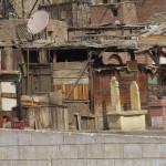 Totenstadt Al-Qarafa (Kairo) – informelle Siedlung auf einem Friedhofsgebiet – Zeichen für die akute Wohnungsnot in der knapp 8-Millionen-Einwohner-Stadt © Domm 2013
