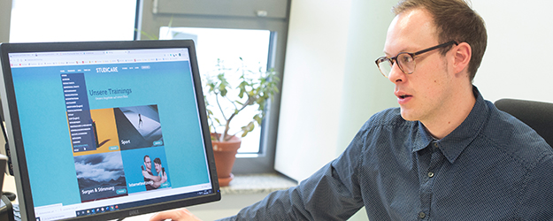 Dr. Severin Hennemann untersucht als nächstes, in welchen Fällen welche Bausteine des Onlinetrainings besonders effektiv sind und inwieweit sie sich in anderen Zusammenhängen einsetzen lassen. (Foto: Peter Pulkowski)
