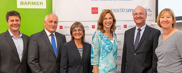 (v.l.) Dr. Pavel Dietz, Prof. Dr. Stephan Letzel, BARMER-Landesgeschäftsführerin Dunja Kleis, Gesundheitsministerin Sabine Bätzing-Lichtenthäler, Prof. Dr. Ulrich Förstermann und Prof. Dr. Birgit Stark (Foto: Stefan F. Sämmer)