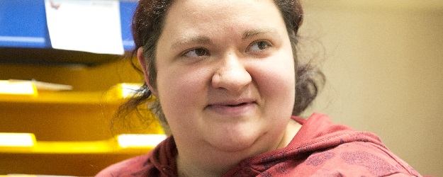 JGU-Studentin Veronika Basica hat familiäre Wurzeln in Rumänien und besucht nun das Kursangebot des Lektorats für rumänische Sprache und Kultur am Romanischen Seminar der JGU. (Foto: Peter Pulkowski)