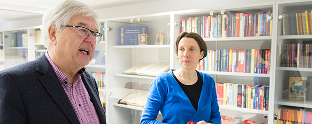 Prof. Dr. Stephan Füssel, Leiter des Arbeitsbereichs Buchwissenschaft der JGU, gründete das Mainzer Verlagsarchiv im Jahr 2009. (Foto: Peter Pulkowski)