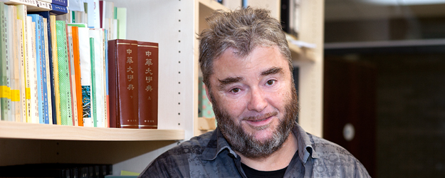 Prof. Dr. Hans Peter Hoffmann leitet seit 2015 den Arbeitsbereich Chinesisch am Fachbereich Translations-, Sprach- und Kulturwissenschaften in Germersheim. (Foto: Britta Hoff)