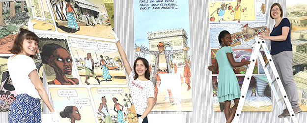 Studierende der Ethnologie unter Leitung von Dr. Anja Oed (r.) haben die Ausstellung "Sichtwechsel – Comic-Helden in und aus Afrika" konzipiert und umgesetzt. (Foto: Alexander Sell)