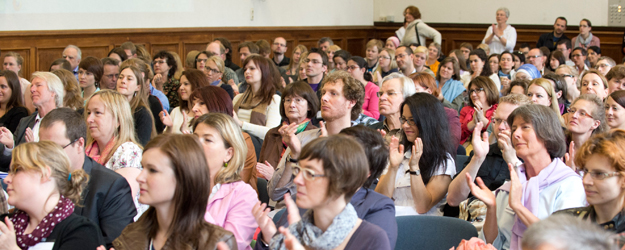 Prof. Dr. Alfred Hornungs Forschungs- und Lehrbereich American Studies hat die 59. Jahrestagung der Deutschen Gesellschaft für Amerikastudien (DGfA) zum Thema 