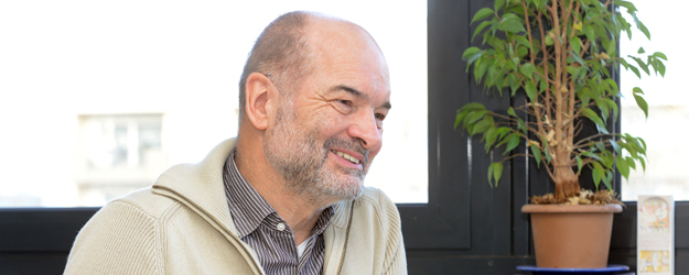 Dr. Elmar Rettinger vom Institut für Geschichtliche Landeskunde hat gemeinsam mit Fachleuten verschiedenster Disziplinen das alte Mainzer Kaufhaus am Brand erforscht. (Foto: Uwe Feuerbach)