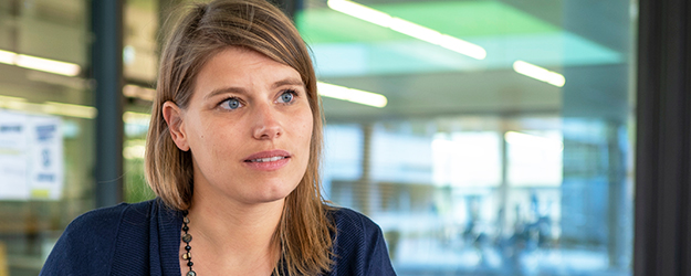 Dr. Tanja Herrmann, stellvertretende Leiterin der Abteilung Internationales der JGU, berät Mainzer Studierende, die ein Auslandssemester absolvieren. (Foto: Stefan F. Sämmer)