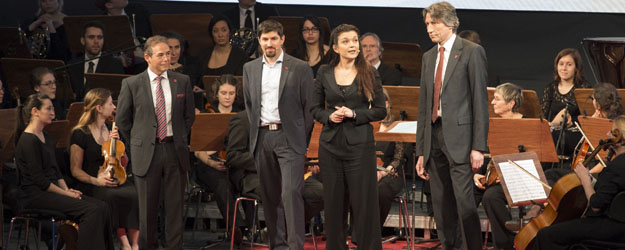 Die PRISMA-Professoren (v.l.) Matthias Neubert, Sebastian Böser, Concettina Sfienti und Hartmut Wittig berichteten von ihrer Forschung zu den Geheimnissen des Universums. (Foto: Peter Pulkowski)