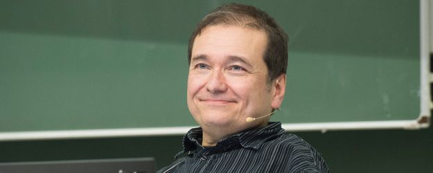 Prof. Dr. Dr. h.c. mult. Onur Güntürkün ist Professor für Biopsychologie an der Ruhr-Universität Bochum und Inhaber der 17. Johannes Gutenberg-Stiftungsprofessur. (Foto: Peter Pulkowski)