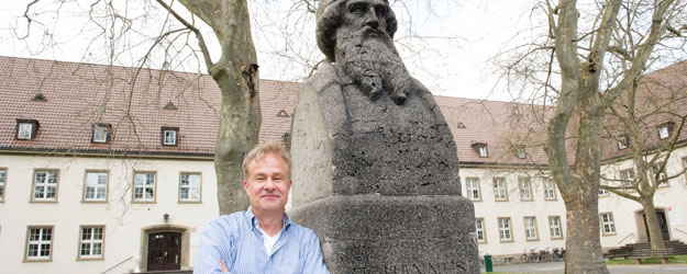 Mittlerweile blickt Gutenberg-Alumnus Lars Reichow auf eine 25-jährige Karriere als Musikkabarettist zurück. (Foto: Peter Pulkowski)