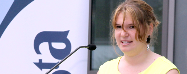 Sophia Kuhnle ist Referentin des Arbeitsbereichs für politische Bildung des AStA der JGU und hat das diesjährige "festival contre le racisme" auf dem JGU-Campus maßgeblich mitorganisiert. (Foto: Stefan F. Sämmer)